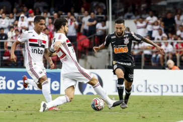 Clayson durante primeiro jogo da final contra o S�o Paulo, no Morumbi