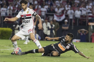 Clayson em jogo contra o S�o Paulo, pela final do Paulista 2019