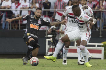 Clayson no jogo contra o S�o Paulo, pela final do Campeonato Paulista