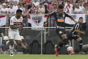 J�nior Urso saiu lesionado da partida contra o S�o Paulo, pela final do Paulist�o