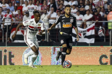 Meia Clayson em jogo contra o S�o Paulo, pela final do Paulist�o 2019