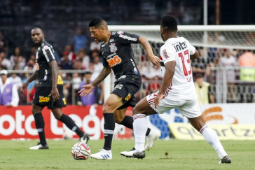 Volante Ralf no primeiro jogo da final contra o S�o Paulo