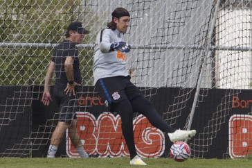 Goleiro C�ssio no treinamento que prepara o time para jogo decisivo contra o Santos