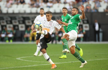Meia Pedrinho durante jogo contra a Chapecoense, na Arena Corinthians, pelo Brasileir�o