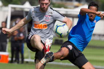 Boselli no jogo-treino entre Corinthians profissional e Sub-23 no CT Joaquim Grava