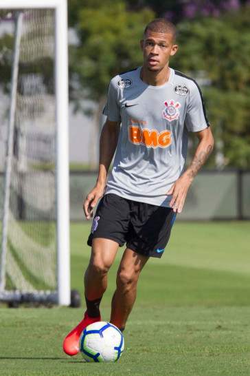 Jo�o Victor no jogo-treino entre Corinthians profissional e Sub-23 no CT Joaquim Grava