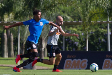 R�gis e Du no jogo-treino entre Corinthians profissional e Sub-23 no CT Joaquim Grava