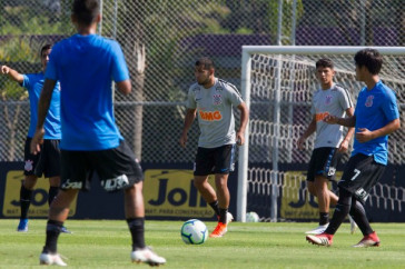 Sornoza no jogo-treino entre Corinthians profissional e Sub-23 no CT Joaquim Grava