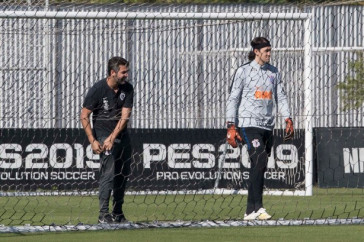 Goleiro C�ssio treina no CT Joaquim Grava
