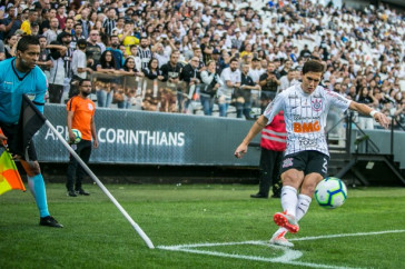 Mateus Vital no jogo contra o Botafogo, na Arena Corinthians, pelo Brasileir�o