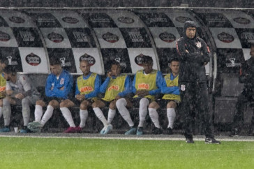 Banco de reservas do Corinthians durante jogo contra o Atl�tico-MG, pelo Brasileir�o