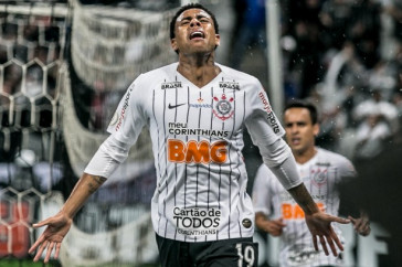 Gustagol comemorando seu gol na vit�ria contra o Atl�tico-MG, pelo Brasileir�o