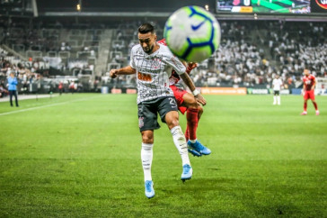 Clayson no duelo contra o Athletico-PR, pelo Brasileir�o, na Arena Corinthians