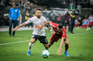 Clayson no jogo contra o Athletico-PR, na Arena Corinthians