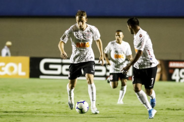Carlos Augusto, Sornoza e Janderson na partida contra o Goi�s