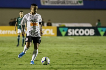 Fagner durante o empate com o Goi�s pelo Brasileiro