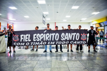 Fiel recepciona delega��o do Corinthians Sub-20 que chega ao Esp�rito Santo