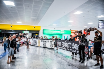 Fiel recepciona delega��o do Corinthians Sub-20 que chega ao Esp�rito Santo