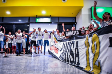 Fiel recepciona delega��o do Corinthians Sub-20 que chega ao Esp�rito Santo