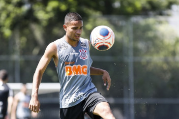 Madson treina no CT Joaquim Grava na manh� desta ter�a