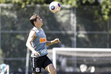 Mateus Vital treina no CT Joaquim Grava