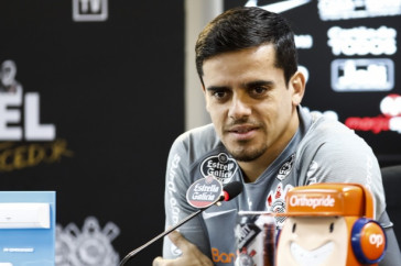 Lateral do Corinthians, Fagner concede entrevista coletiva no CT Joaquim Grava