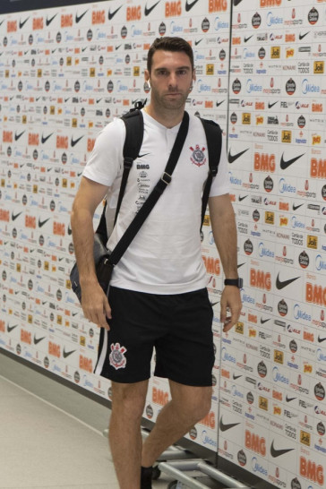 Boselli na chegada do time para o duelo contra o Santos