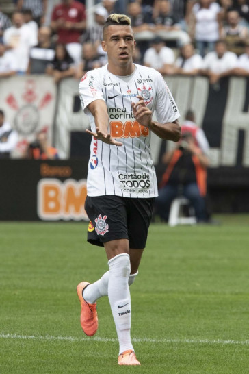 Cantillo durante o cl�ssico contra o Santos