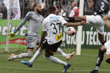 Everaldo marcou o primeiro gol do Corinthians no cl�ssico contra o Santos