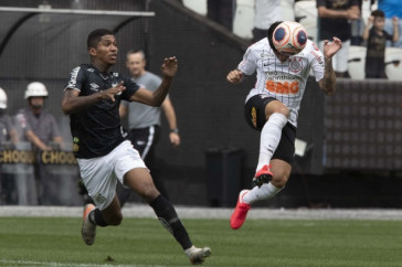 Fagner durante cl�ssico contra o Santos