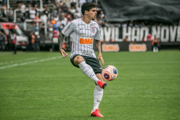 Fagner em atua��o contra o Santos na Arena Corinthians