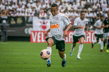 Janderson em atua��o contra o Santos na Arena Corinthians