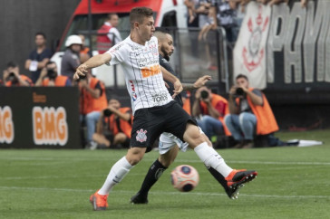 Lucas Piton durante o cl�ssico contra o Santos