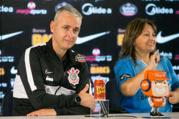 Tiago Nunes durante a coletiva de imprensa ap�s o cl�ssico contra o Santos