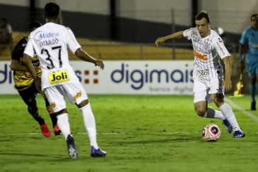 Carlos Augusto durante o jogo contra o Novorizontino