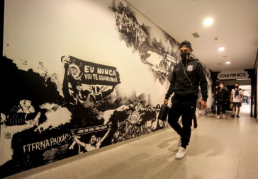 Gabriel chegando para o jogo contra o Mirassol, pela semifinal do Paulist�o