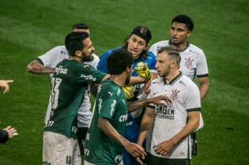C�ssio e Carlos Augusto durante jogo contra o Palmeiras, pela final do Paulist�o 2020
