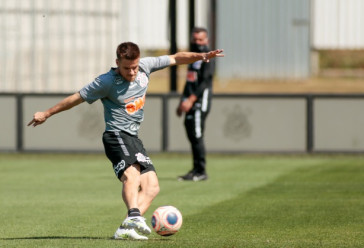 Ramiro durante o treino tático desta sexta