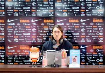 C�ssio na coletiva durante �ltimo treino antes do D�rbi