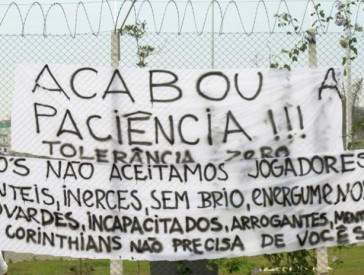Protesto no CT Joaquim Grava, em 2010