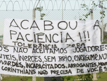 Protesto no CT Joaquim Grava, em 2010