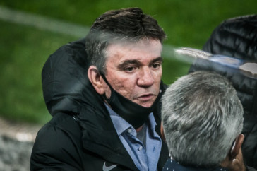 Andr�s Sanchez no gramado da Arena antes do duelo contra o Fortaleza