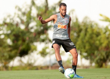 Everaldo no atua desde a final do Paulisto; atacante pode ser negociado pelo Corinthians