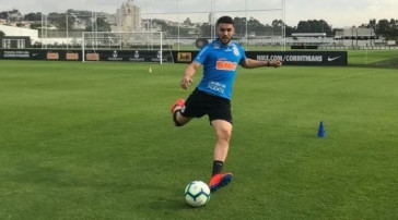 John chegou ao Timão lesionado e só jogou uma vez até aqui