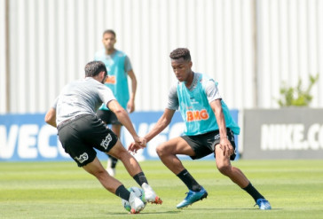Cauê ficou no banco diante do Bahia na Neo Química Arena