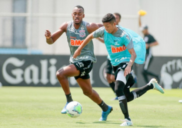 Raul Gustavo e Adson durante o treino desta quinta-feira