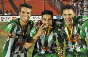Ramiro, Alex Telles e Bressan, que foram revelados juntos pelo Juventude, acabaram indo para o Grêmio na sequência