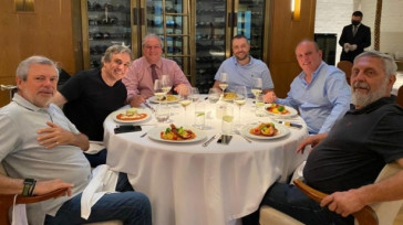 Emerson Piovesan (ex-diretor financeiro), Sergio Janikian (ex-diretor de futebol), Raul Corrêa da Silva (ex-diretor financeiro), Fernando Alba (ex-diretor de esportes aquáticos) e os conselheiros vitalícios Fran Papaiordanou e Antonio Rachid