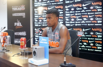 L�o Natel concedeu entrevista coletiva no CT Joaquim Grava