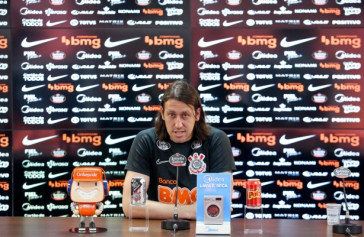 C�ssio concede coletiva no CT Joaquim Grava no dia do �ltimo treino antes do jogo contra o Santos